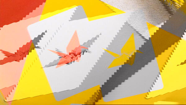 1000 Cranes V3 Playing Cards by Riffle Shuffle - Image 5